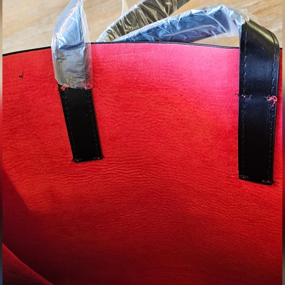 Calvin Klein Tote & Clutch Purse Black / Red Imitation Leather Vinyl.NWT. - Picture 4 of 7